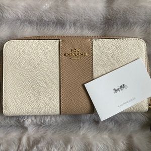 Brand New Coach Leather Accordion Zip Wallet - Cream & Tan